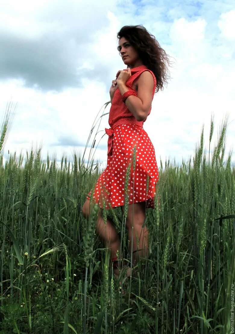 Ситцевые платья для пожилых. Ситец платья из ситца. Ситцевое платье. Платье из ситца. Танцующие девушки в ситцевых платьях.