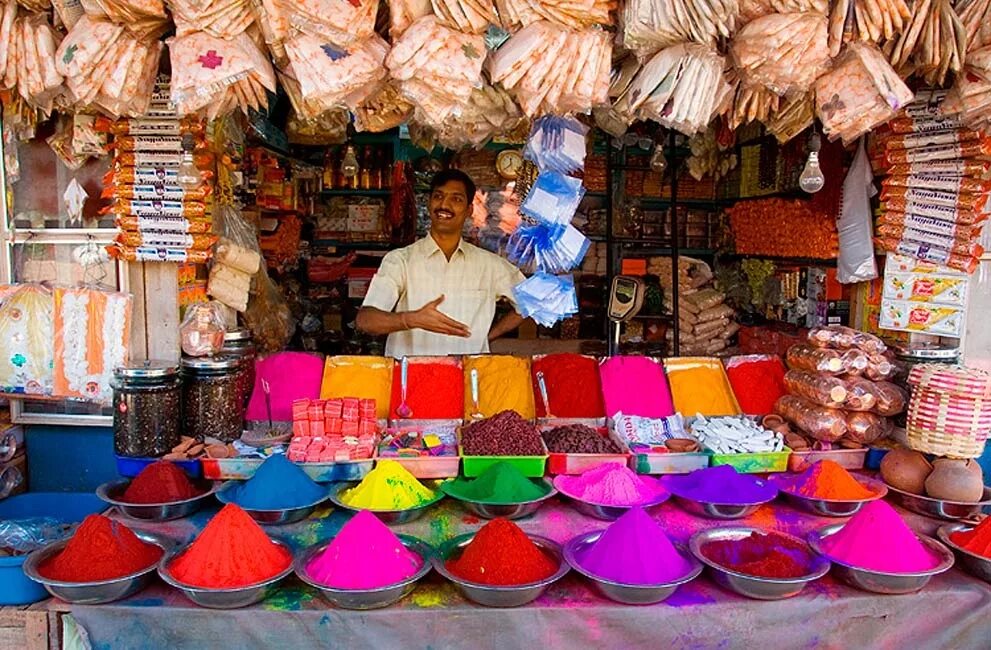 Рынок Чандни Чоук Дели. Индийский рынок Delhi базар. Восточный рынок. Торговец на Восточном базаре.