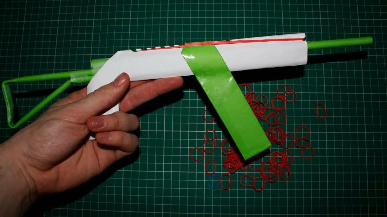 Как сделать из бумаги ничего. Пистолет из бумаги. поделки из бумаги автомат. самодельный пистолет из бумаги. автомат из бумаги стреляющий.