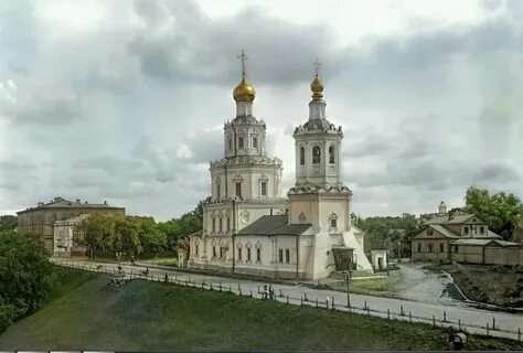 Высокая низкая церковь
