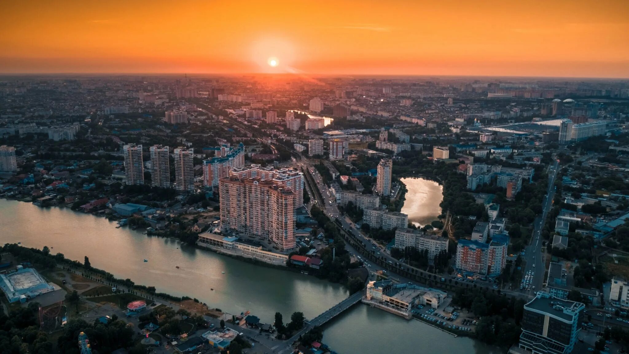 Краснодарский край г москва. Краснодар с высоты птичьего полета. Город Краснодар 2017. Краснодар с высоты птичьего полета 2021. Ночной Краснодар с высоты птичьего полета.