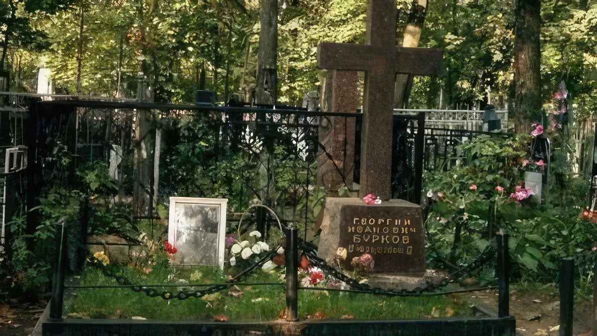 Могила буркова. Пуговкин могила. Могила буркова. Могила еременко младшего. Келсо сантибаньес могила.