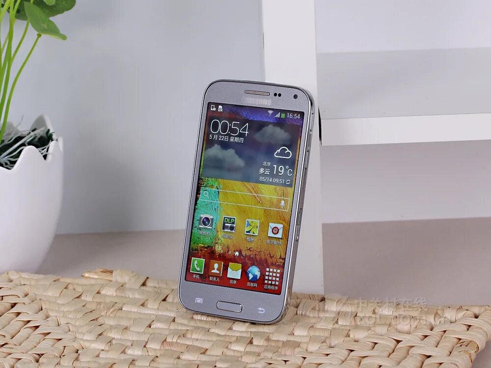 Телефоны 2015. Филипс. Сенсорные телефоны 2015 года. Телефоны 2015. Телефон из 2015.