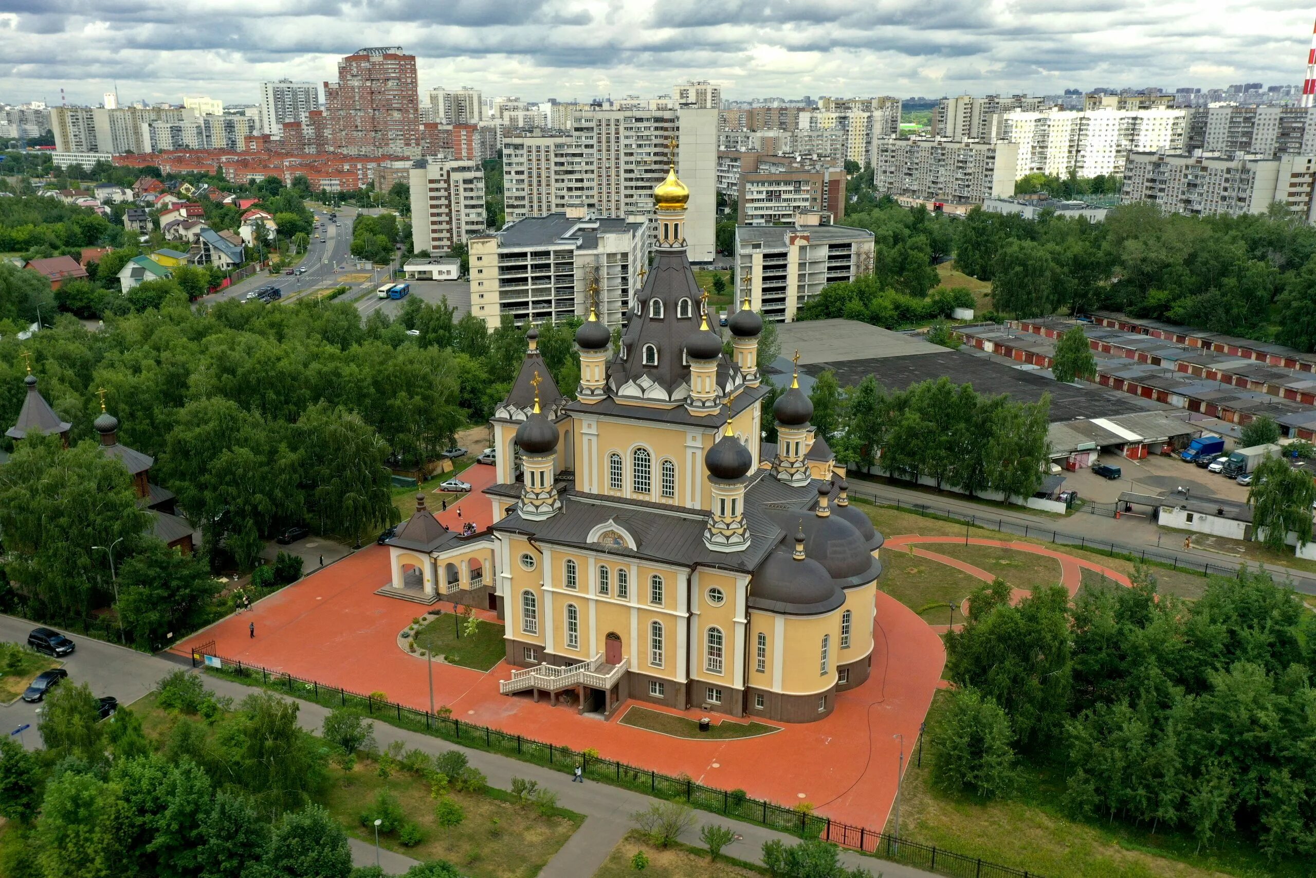 Православие в жулебино. Сретенский храм в жулебино. храм сретения господня в жулебино, москва. новый храм в жулебино.