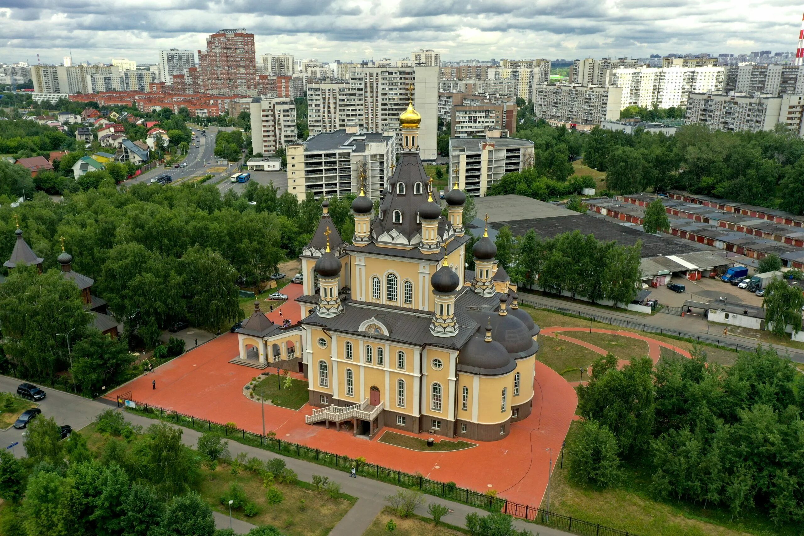 Храм в Жулебино. Сретенский храм в Жулебино. Храм Сретения Господня в Жулебино, Москва. Храм Жулебино в Жулебино.