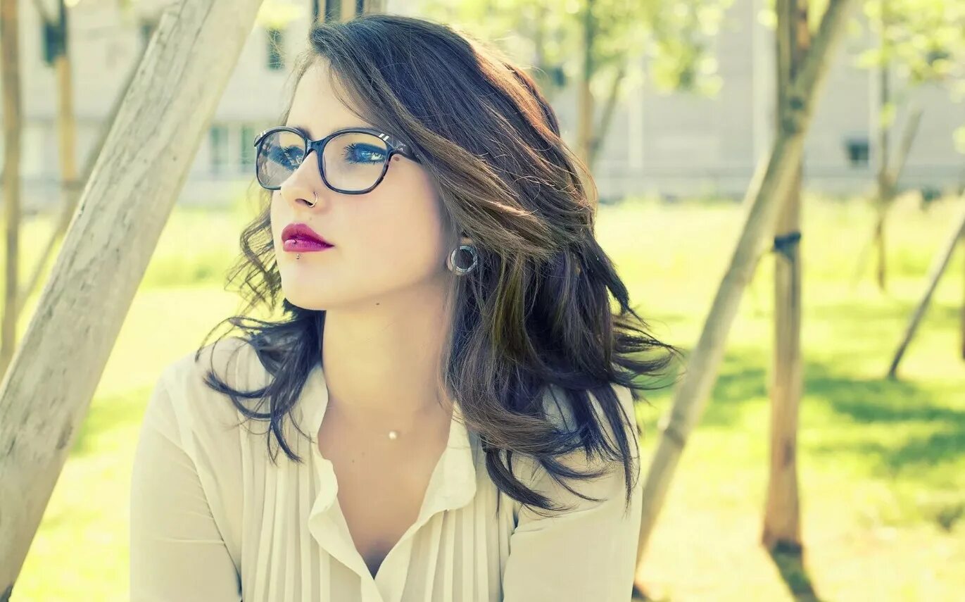 Yuliya dmitry arhar. Девушки в очках дают. Дани даймонд. Девушки в очках дают. Cyril max, pavlína, модель.