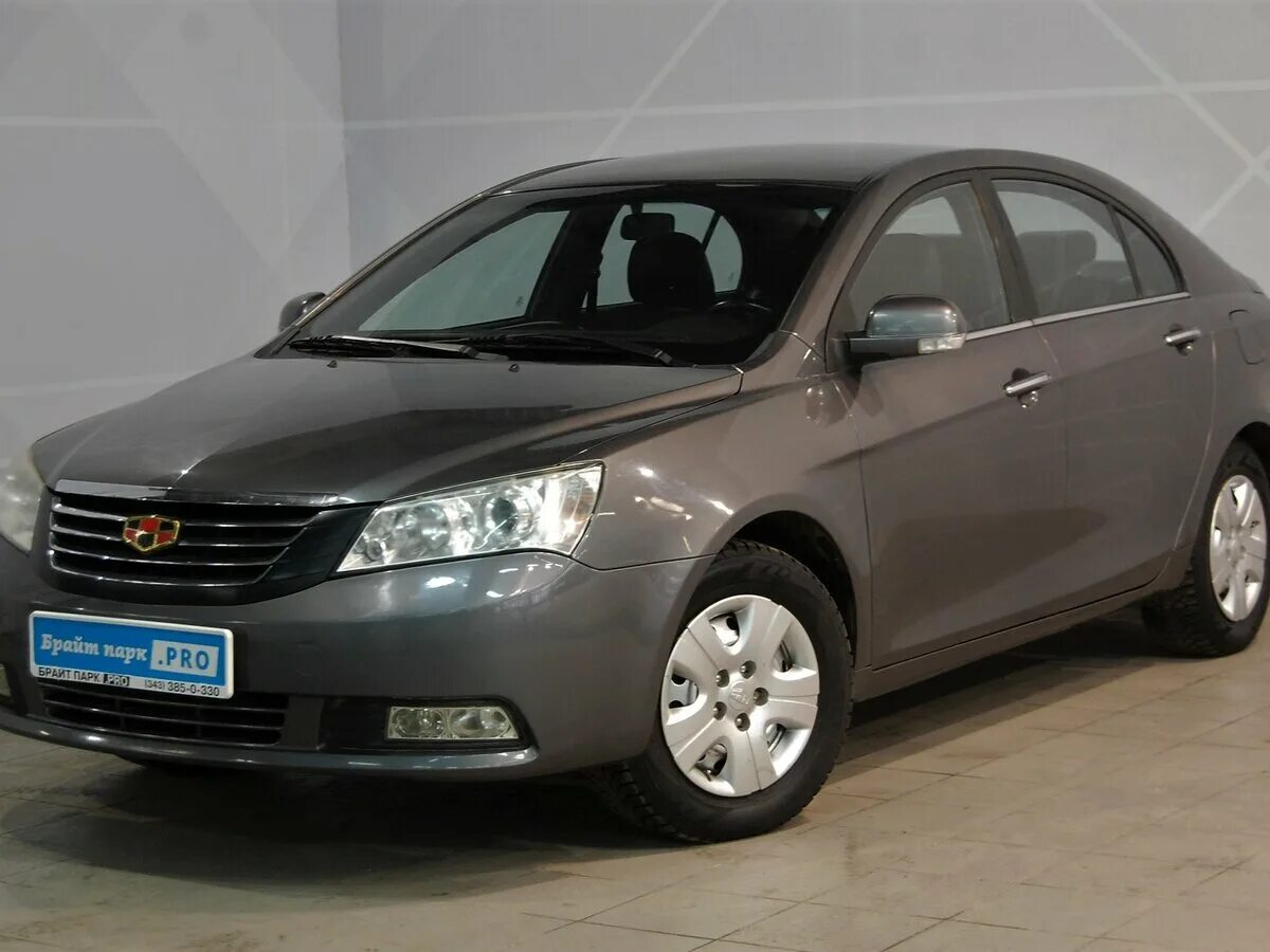 Екатеринбург сити сверху. Приора 2010. Купить машину в артёме. Тойота белая с черными крыльями. Екб столица урала.