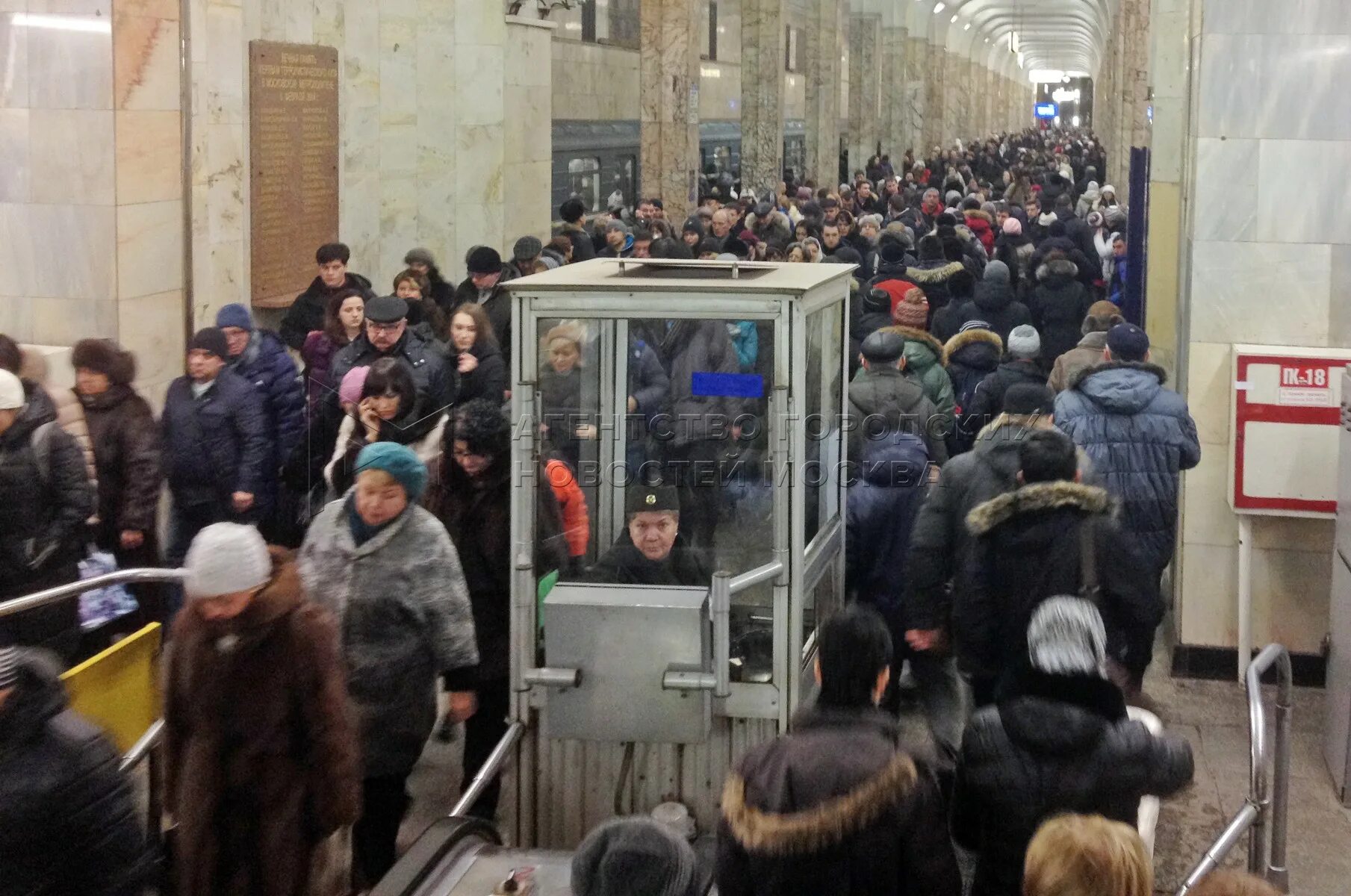 Новости москвы сегодня взрыв в метро. Теракт 2004 Автозаводская метро. Теракт в Московском метро 2004 Автозаводская. Теракт метро Автозаводская. Авария в метро Автозаводская.