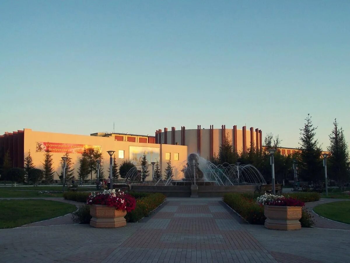 В караганде в караганде. Каргу карагандинский государственный. Караганда достопримечательности. Город караганда. Проект мой город караганда.