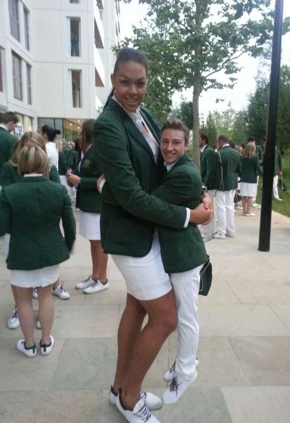 Карлики высокие девушки. Tall michaela. tall women марвадин андерсон. низкие девушки. высокая женщина и маленький мужчина.