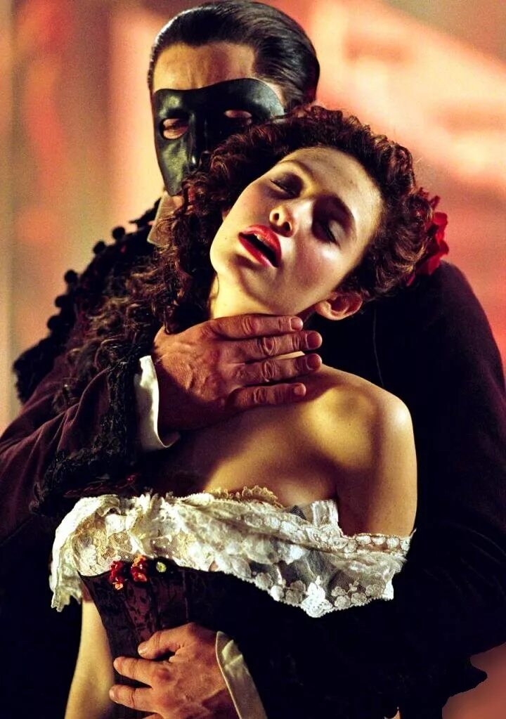 мюзикл 2004. кристин даэ призрак оперы 2004. джерард батлер призрак оперы. призрак оперы. призрак оперы 2004 джерард батлер.