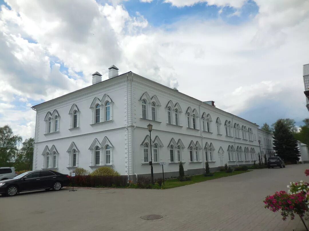 Ярославль монастырь гостиница. Спасо-афанасиевский мужской монастырь ярославль. Далматово курганская область гостиница. Монастырская гостиница печоры. Варницы поселок 1993.