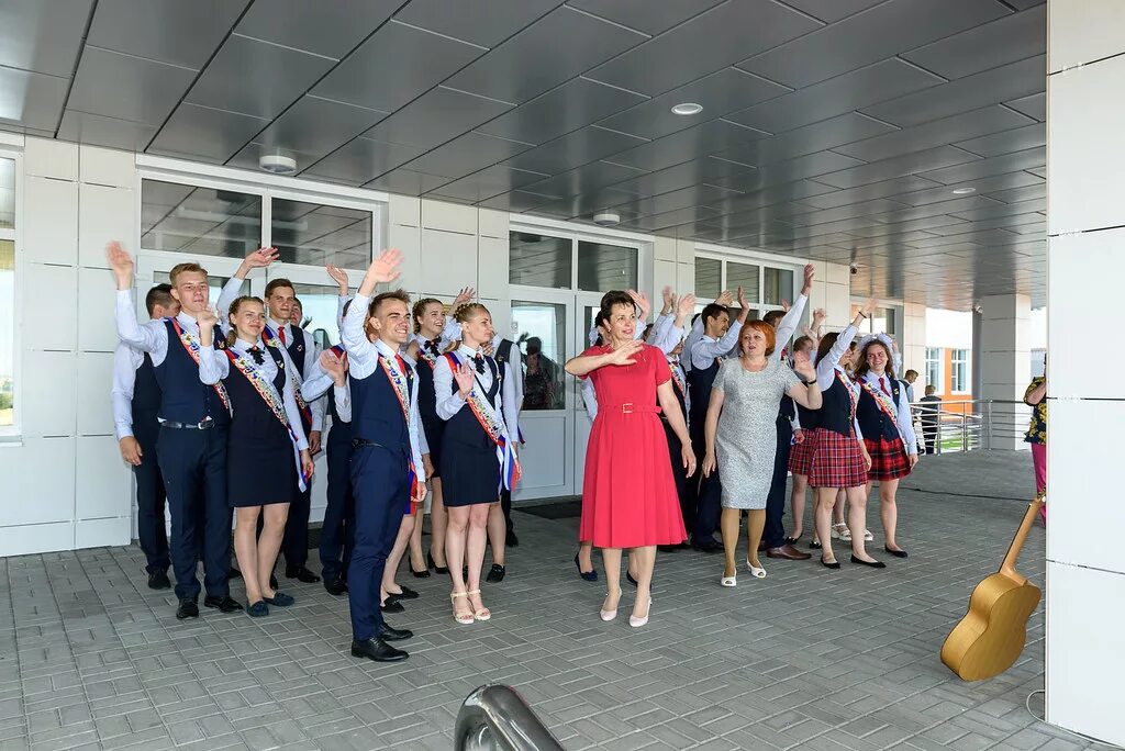 Элжур всеволожский 7. Медвенская школа Курск. Школа в Медвенке Курской области. МБОУ СОШ Курская область Медвенка новая. Вторая Рождественская школа Медвенского района.