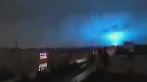 Вспышки в небе зимой