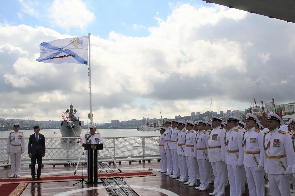 День военно морского. Парад ТОФ Владивосток. Парад ВМФ во Владивостоке 2022. День ВМФ Владивосток 2022. Военно морской флот Владивосток армия.