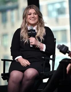 Slideshow kelly clarkson nip.