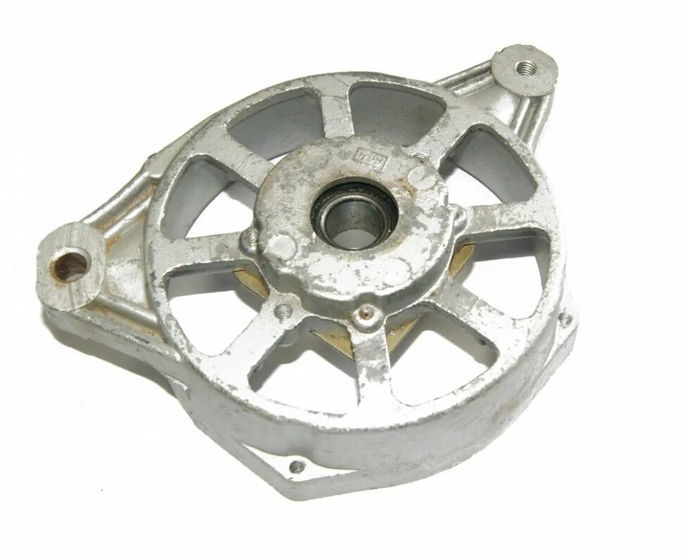 Крышка генератора ваз 2110. Передняя крышка генератора ваз 2110. Крышка генератора с подшипником ваз 2110. Задняя крышка генератора ваз 2110. Генератор переднего.