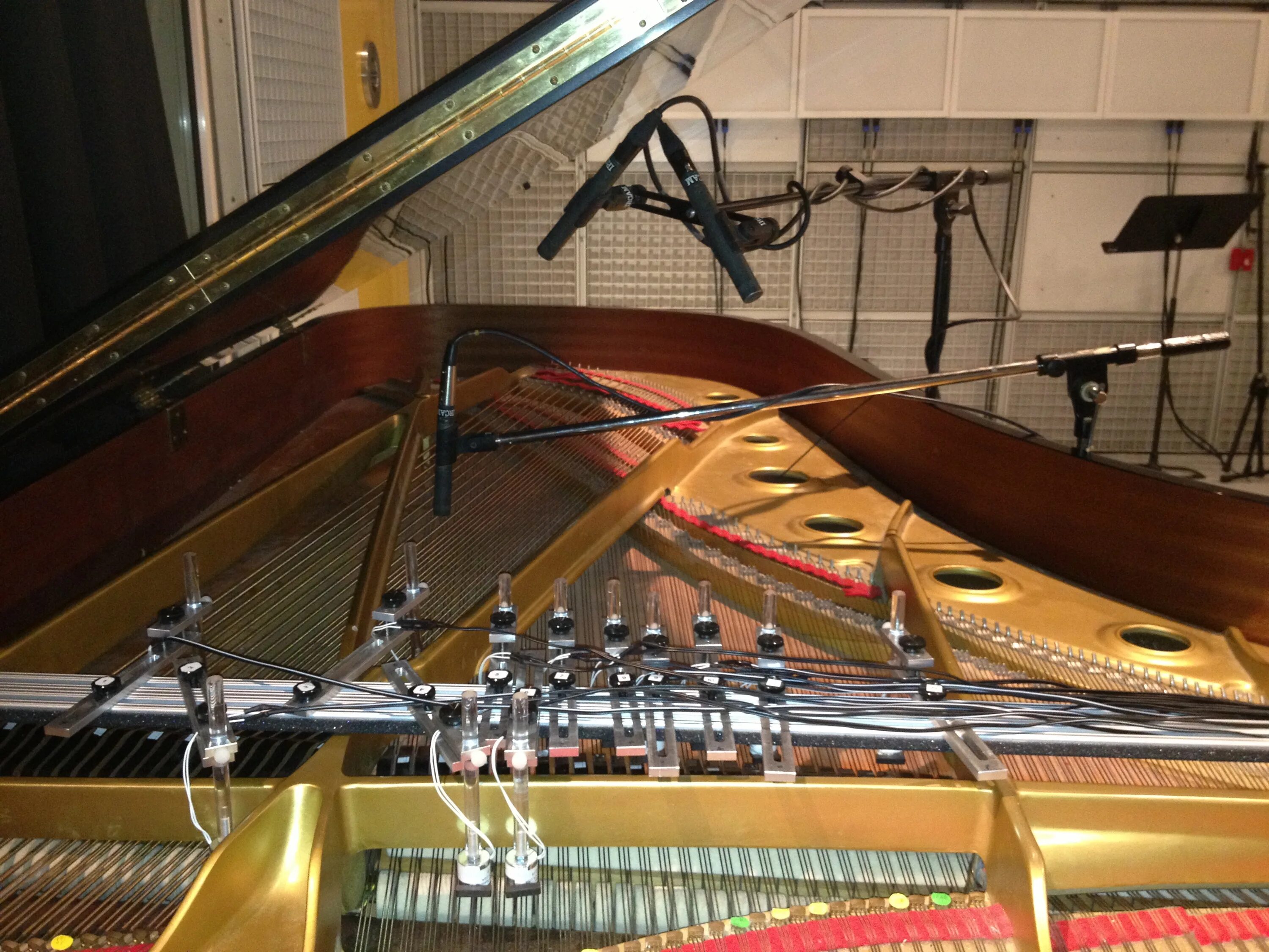 Расстановка микрофонов в рояле. Запись рояля. Запись фортепьяно. Микрофон для записи фортепиано. Audix рояль.