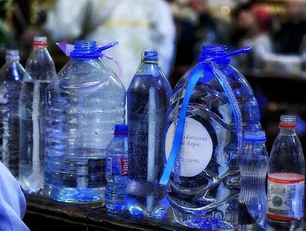 Как использовать крещенскую воду дома