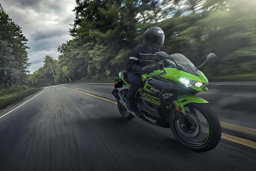 Кавасаки ниндзя макс скорость. Кавасаки мотоциклы скорость. Kawasaki ninja 300. Kawasaki ninja h2 h2r. Кавасаки мотоциклы скорость.