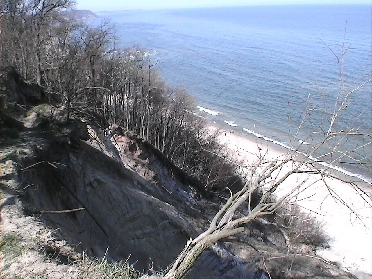 Обрыв 2. Светлогорск море обрыв. 2 обрыва. Плато кьераг. Воин на горе.