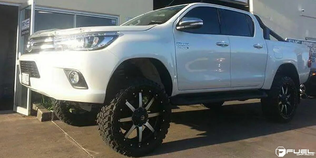 Диски на тойота хайлюкс. Toyota hilux r20. toyota hilux 22. toyota hilux диски r20. тойота хайлюкс 22 колеса.