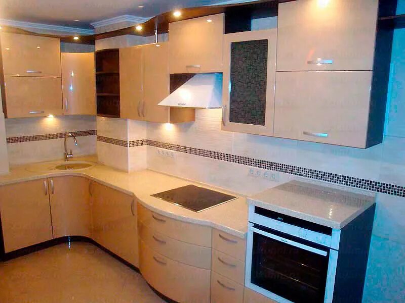 угловые кухни с угловым выступом. кухня с выступом. кухонная гарнитура с выступом на стене. угловые кухни с угловым выступом. угловая кухня с коробом.