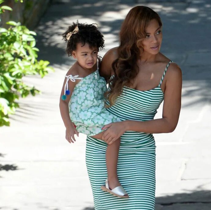 Beyonce daughter. Картер, Блю Айви. Бейонсе и Блю Айви. Блю Айви дочь. Blue Ivy дочь Бейонсе.