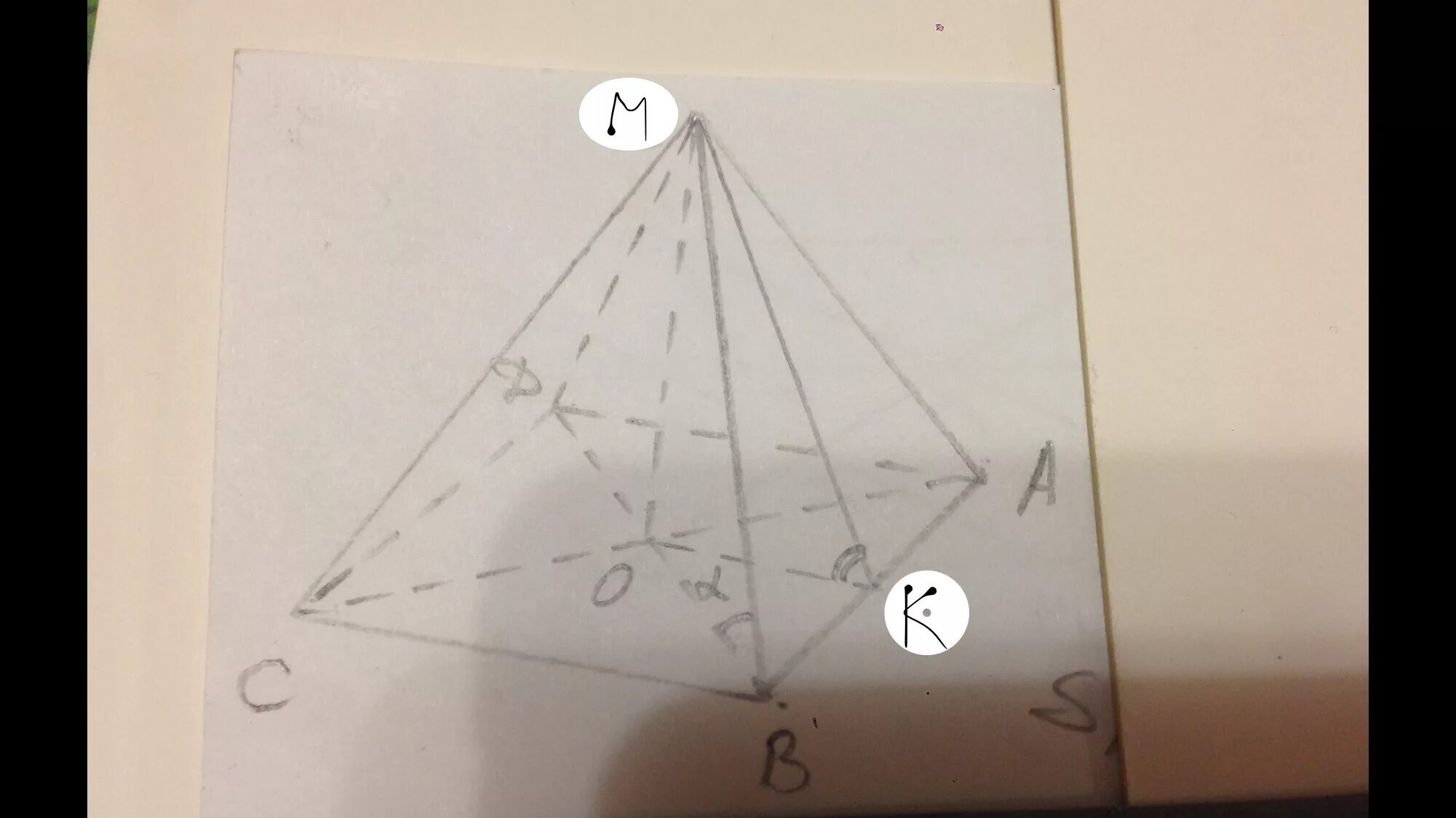Основание пирамида мавсд квадрат со сторонами. Плоский угол вершины пирамиды. Точка м равноудалена от всех сторон квадрата со стороной 8 см. Точка равноудалена от сторон квадрата. Плоский угол при вершине пирамиды.