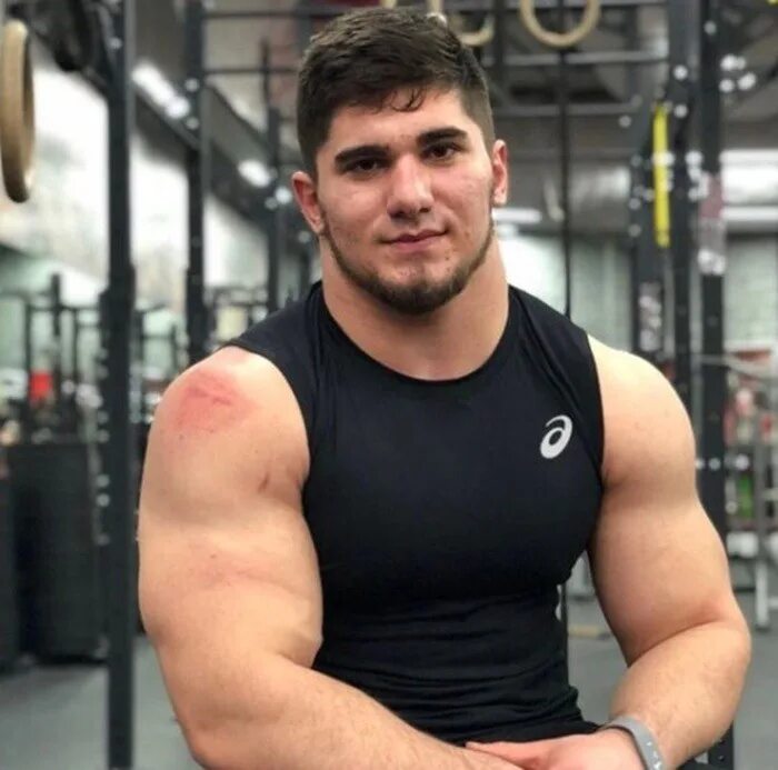 Тамаев в 17. Асхаб тамаев в дубаи. Асхаб тамаев. Асхаб тамаев блоггер. Асхаб тамбаев.