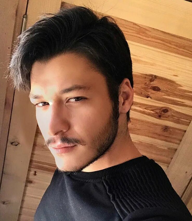 Кубилай ака вес. Кубилай чукур. Кубилай ака турецкий актёр. Кубилай ака джеласун. Умут эвирген.