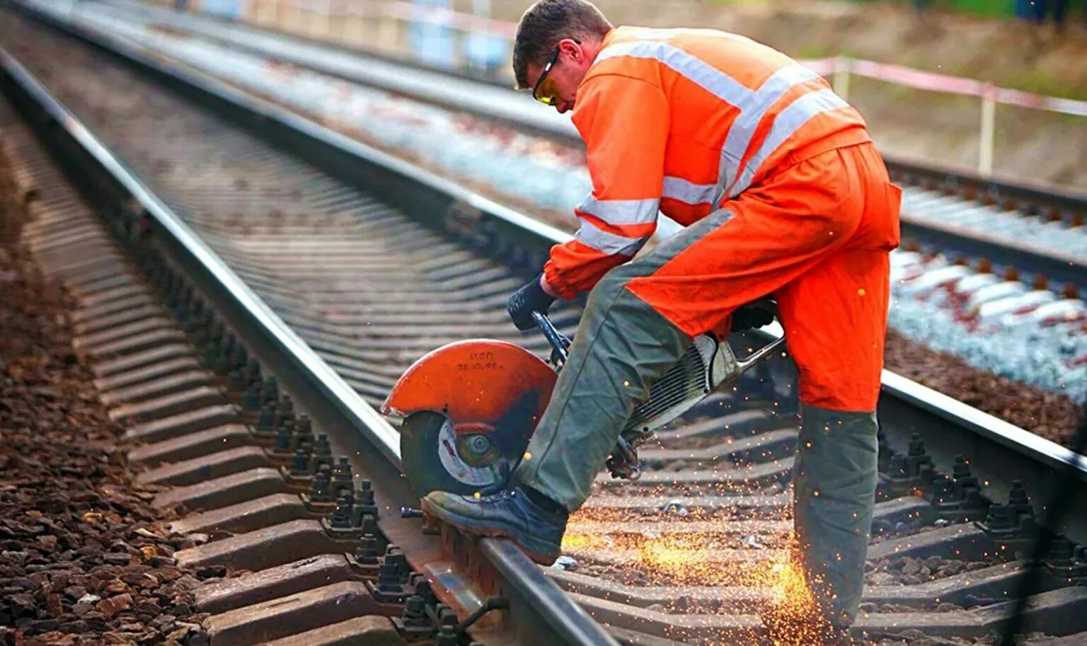 Путевое хозяйство железных дорог. Капитальный ремонт железнодорожного пути. Путевое хозяйство железных дорог. Укладка железнодорожных путей. Д.
