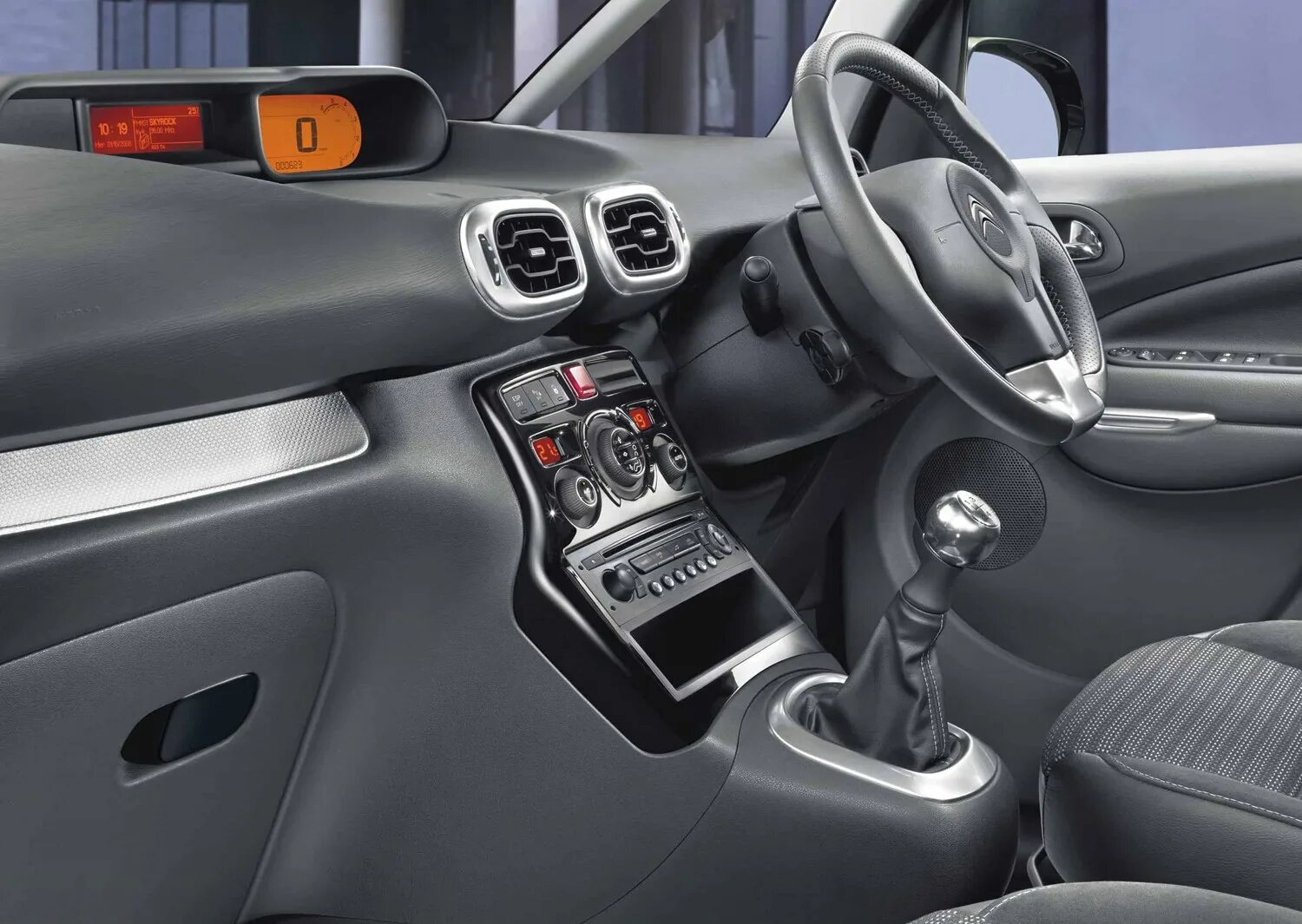 Бензин ситроен с3 пикассо. Ситроен с3 пикассо салон. citroen c3 picasso салон. ситроен с3 пикассо интерьер. citroen c3 picasso 2013.
