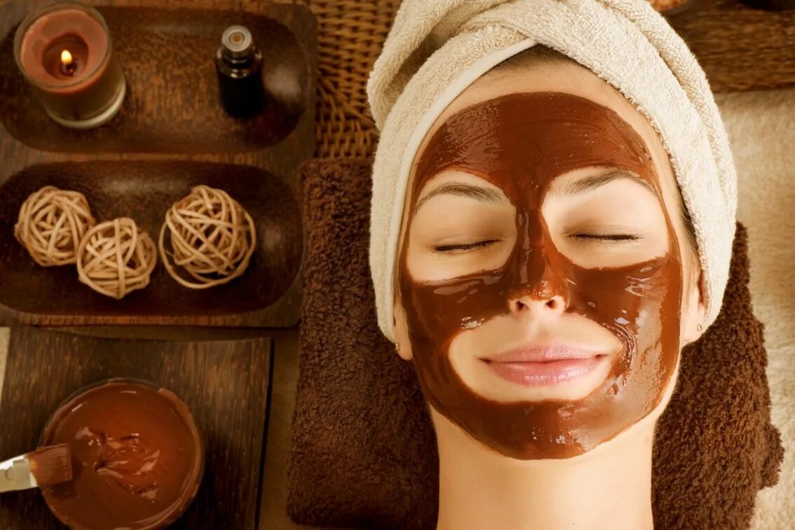 Маска какао в домашнем условии. Маска для лица. Маска для лица косметическая. Маска из шоколада для лица.