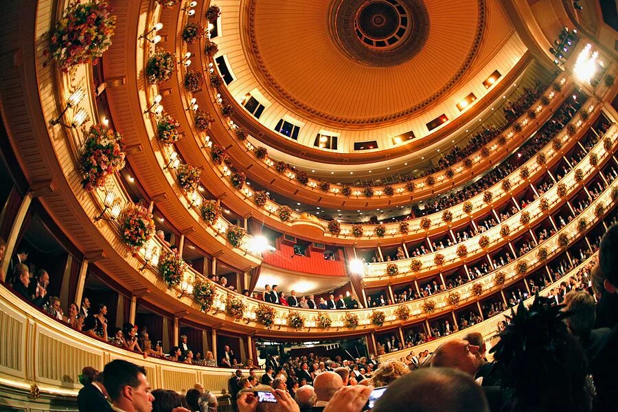Где состоится опера. Бал в венской опере. bayerische staatsoper ложа. венская государственная опера. венская опера зал.