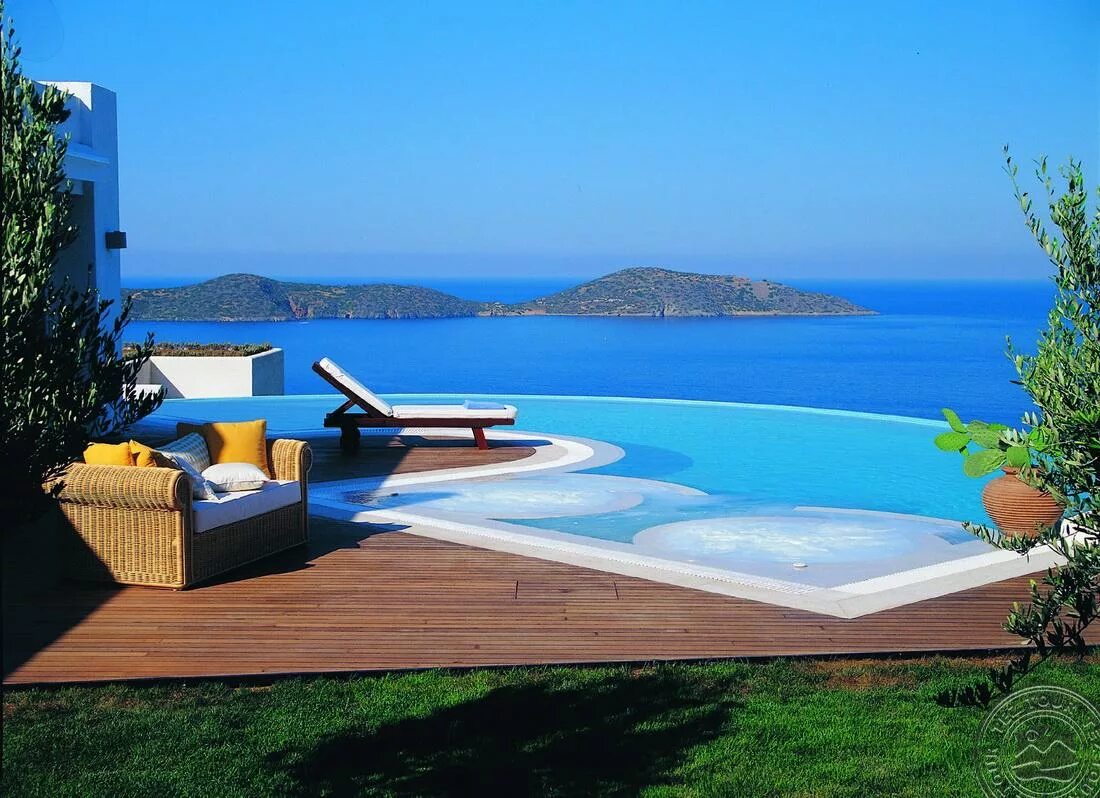 Красивые отели на море. Элунда Греция. Крит остров Греция Элунда Холидей. Вилла на острове Крит. Крит виллы сьюты.