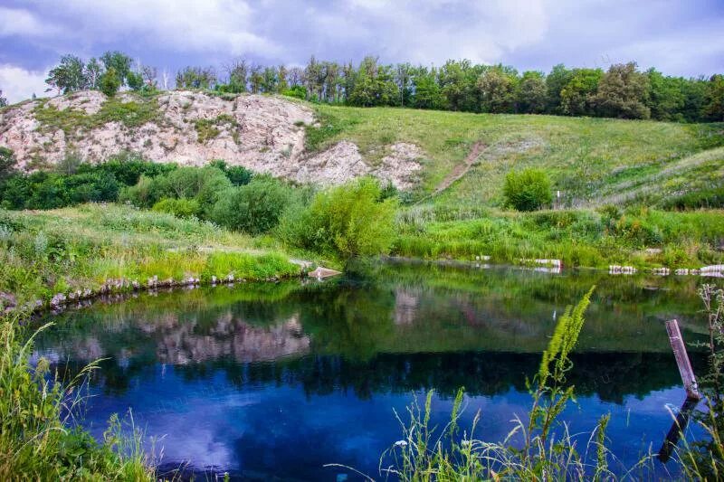 Родники башкортостана. Голубое озеро Новомусино в Башкирии. Голубое озеро Уфа Кармаскалинский район. Голубое озеро Родник Башкортостан. Голубое озеро в Башкирии Кармаскалинский район.