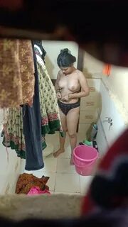 Desi girl bath changing - ThisVid.com.