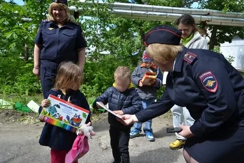 Поздравили детей сотрудников