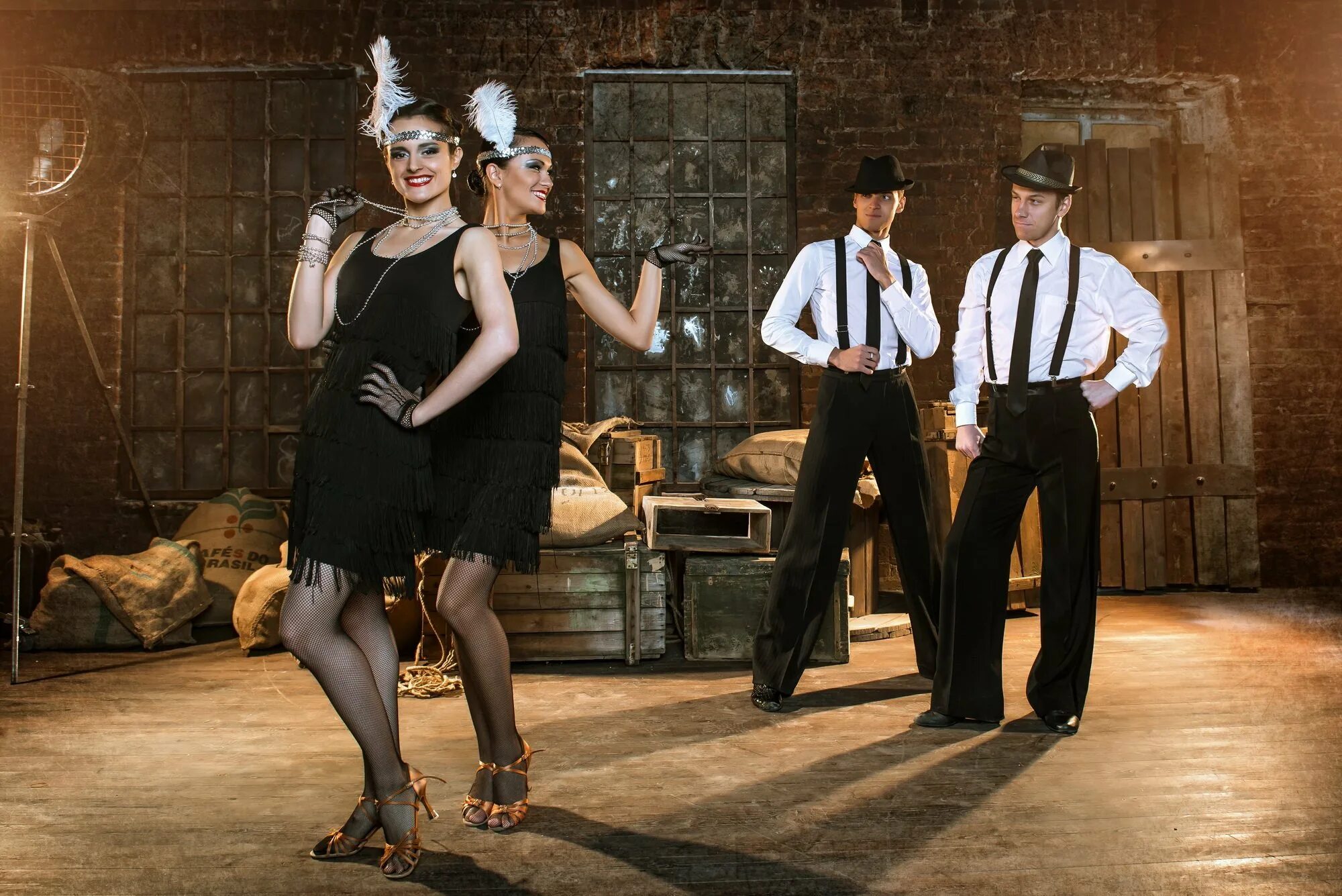 Гангстеры танцуют. Стиль чикаго. Великий гэтсби танцы. Чикаго 30е. Гангстерская вечеринка чикаго 30-х.