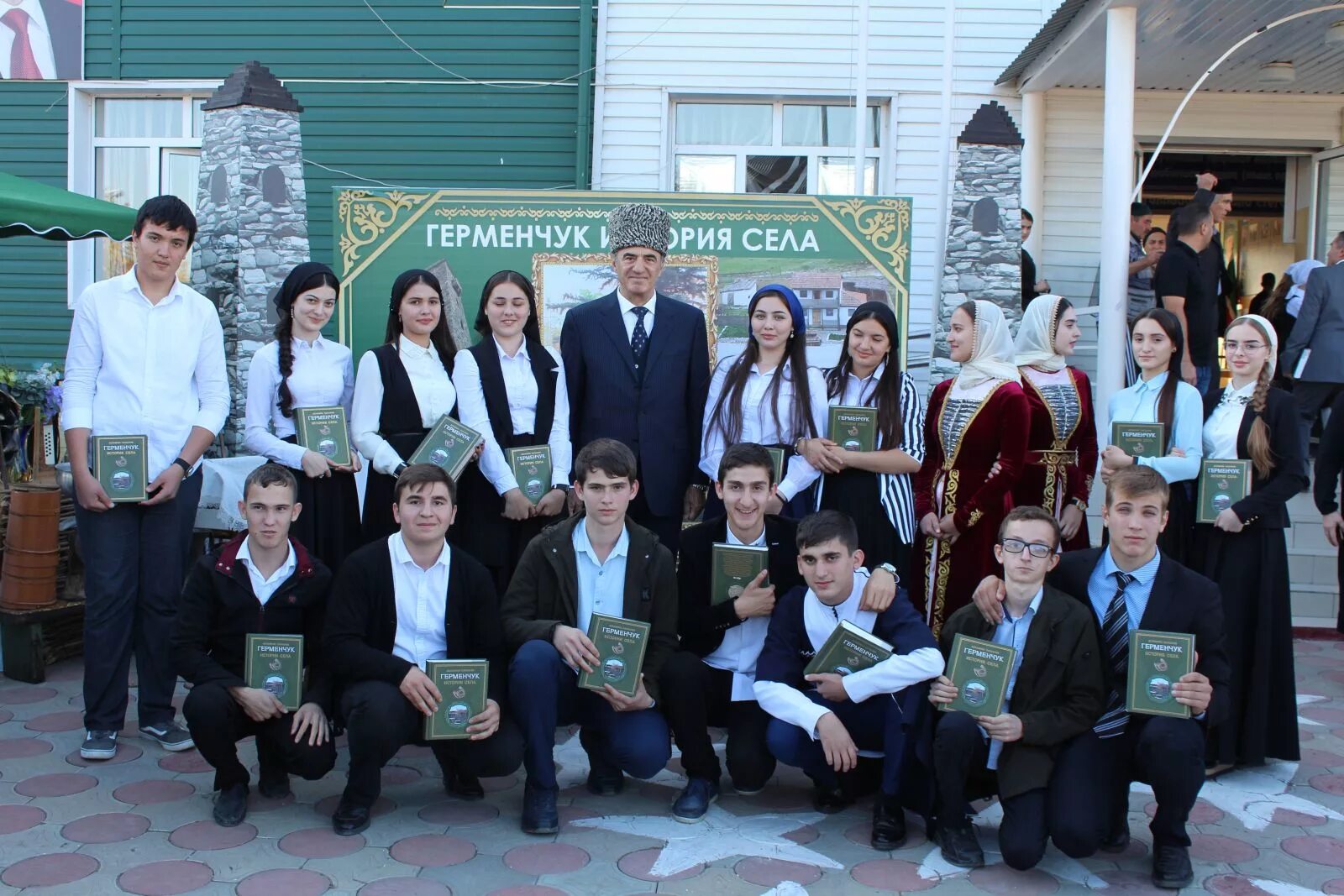 Чечня село герменчук. Герменчук 2 школа. Чеченская республика герменчук 2000г. Герменчук чечня. Герменчук.