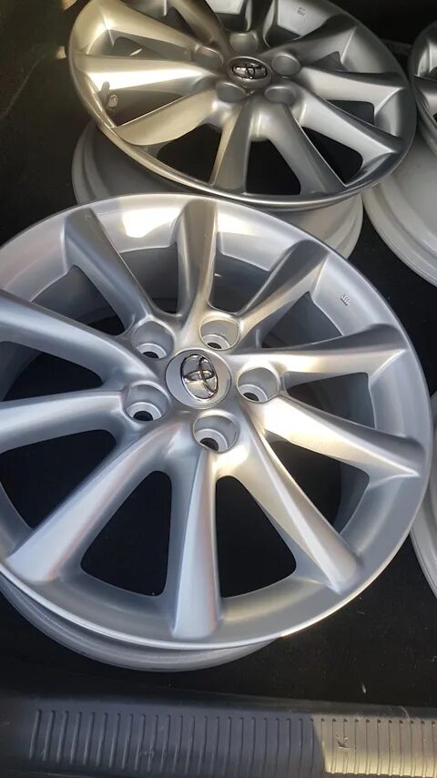 Toyota r18. Диск toyota r17.