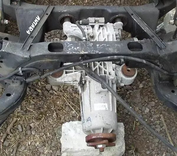 Подвеска заднего редуктора. Задний мост шевроле каптива 2.4. captiva с140 задняя подвеска. сайлентблок заднего редуктора шевроле каптива с140. задний мост шевроле траверс.