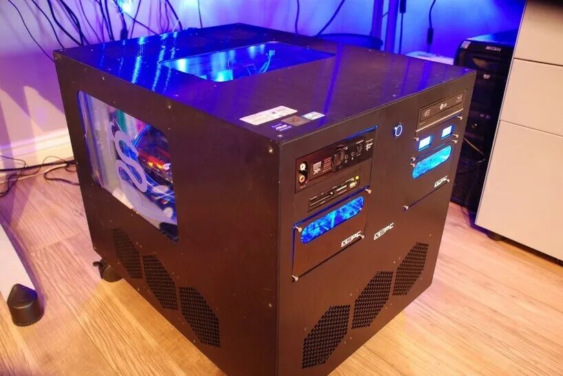 Cube pc. Моддинг ПК HTPC. Корпус ПК Metal Gear Cube. Cub Modding корпус. Квадратный корпус.