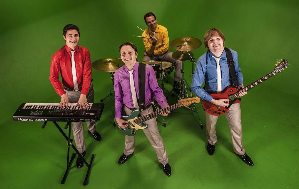 Конкурс гитар странной формы. Две гитары за стеной жалобно заныли. Виа барабаны. Трио андрея кондакова. Ансамбль андрея кондакова.