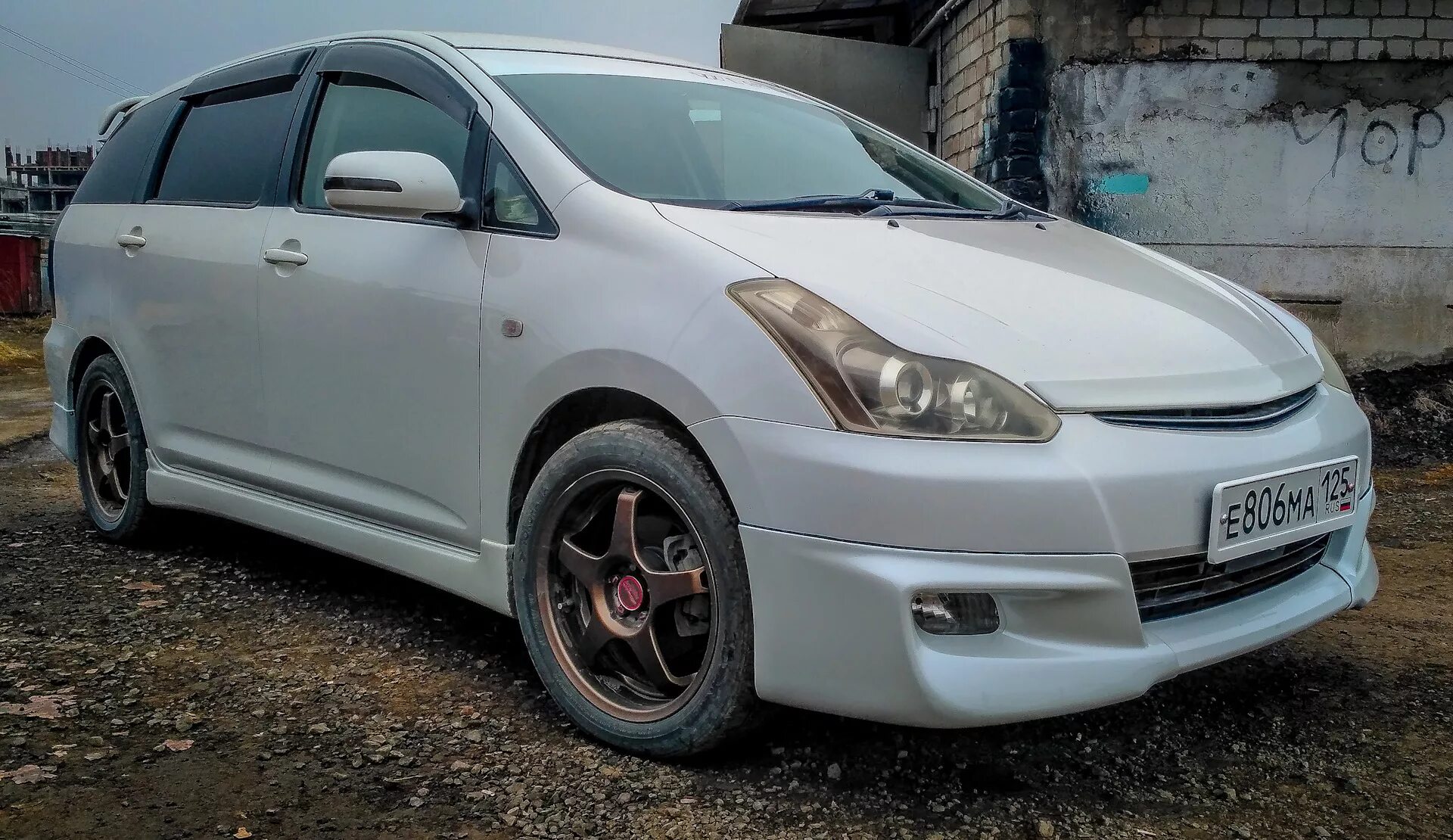 Виш открыть. Обвес toyota wish. toyota wish 2005. тойота виш в обвесах. тойота виш 2003 в обвесе.