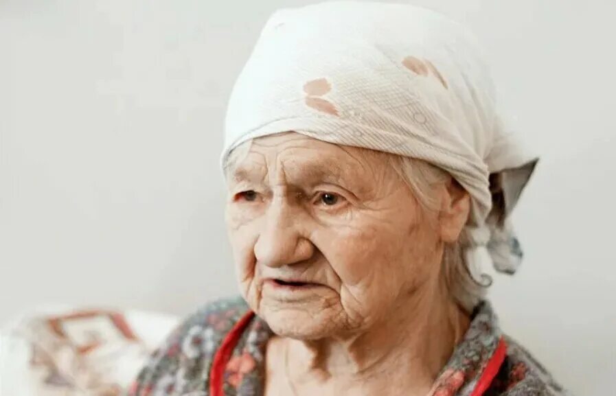 Бабушка баба галя. Бабушка с коноплей. Бабушка галя сухинина. Бабушка баба галя. Бабушка баба галя.