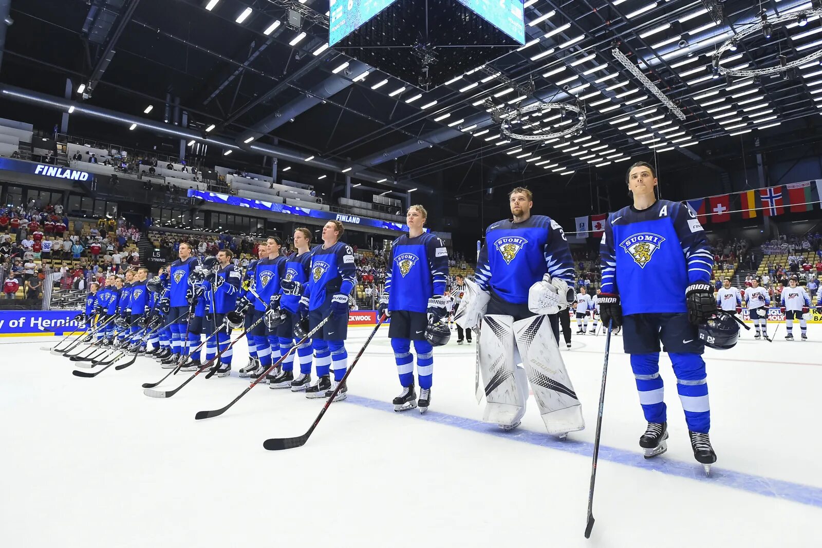 Какая финляндия сейчас. Хоккей сборная Финляндии. Команда Финляндии. Фото хоккей в синей форме.