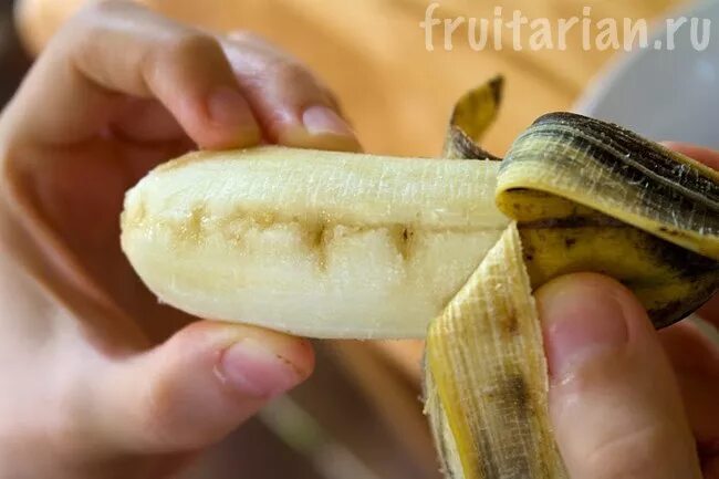 Что находится внутри банана What do those weird string things on a banana do to your body YouTube