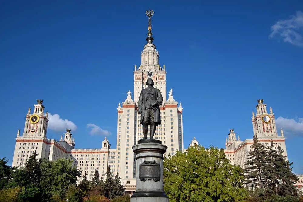 Мгу баку. Московский государственный университет имени м.в.Ломоносова，МГУ. Университет Ломоносова в Москве. Памятник Ломоносову МГУ.